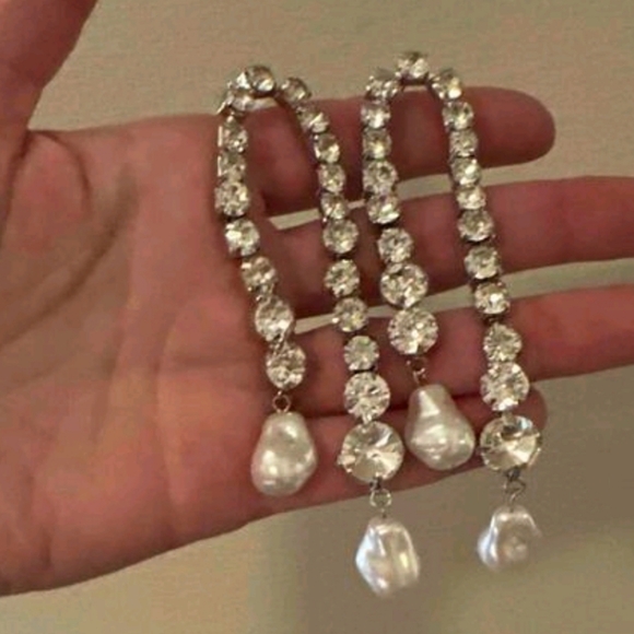 Zara faux rhinestone and pearls fringe earrings; costume jewelry style; nwot - Picture 7 of 9